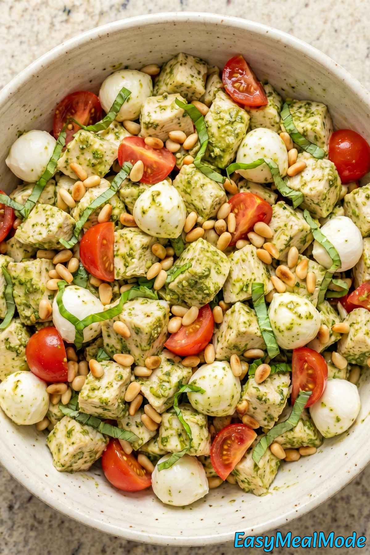 Wholesome chicken salad with pesto & mozzarella